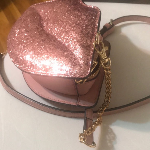 Aldo Laraviel Pink Glitter Sequin Lip Bag! - Picture 8 of 8